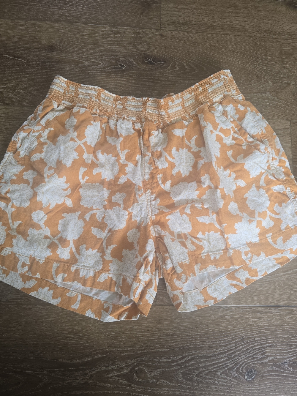 Briggs New York Orange & White Smocked Waist Floral Shorts